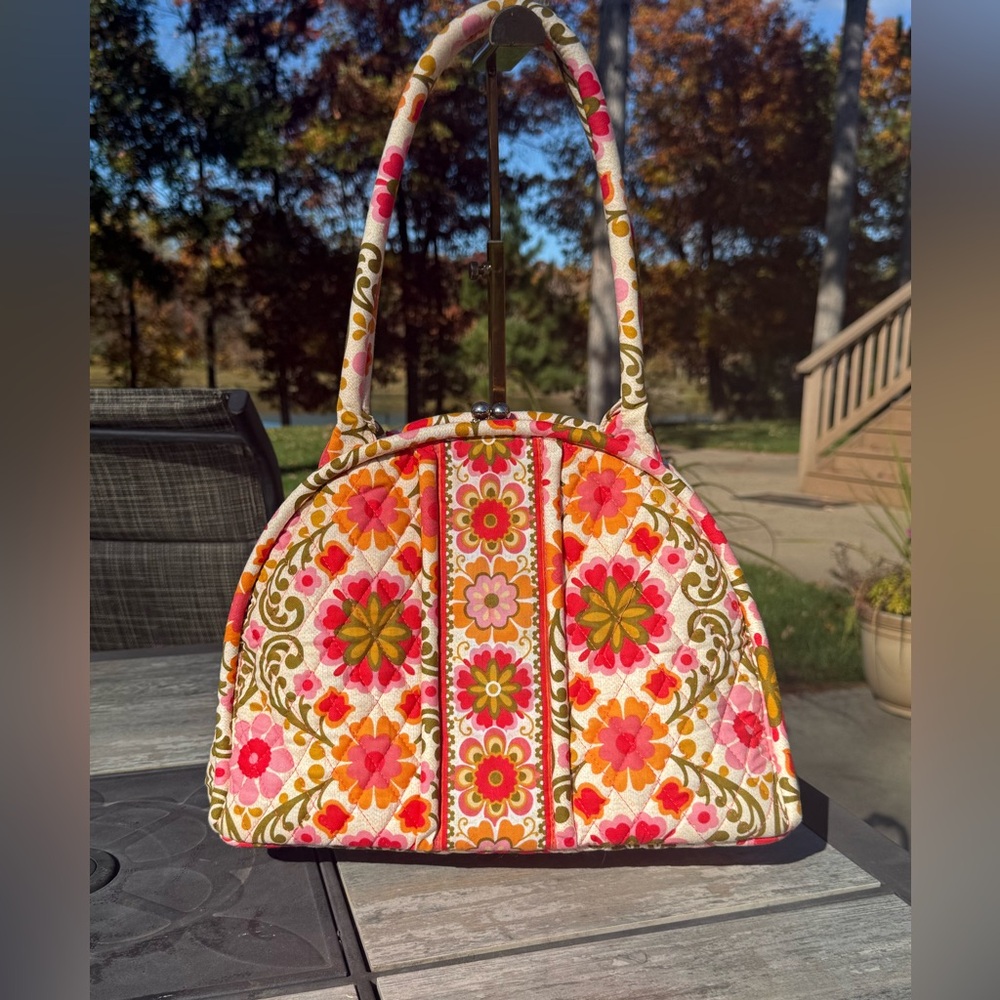 EUC! Vera Bradley Floral Patterned Kisslock Dome Shaped Women's Bag